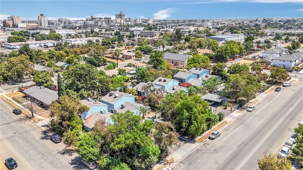 1120 San Joaquin St