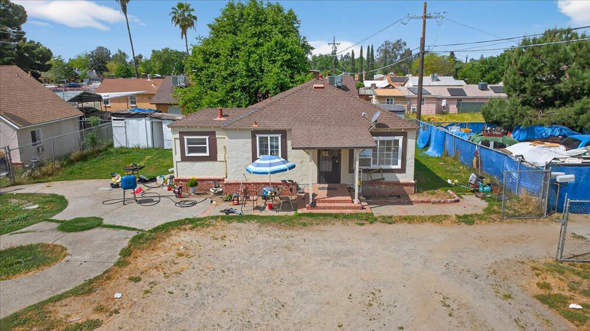 1328 1330 E Fedora Ave